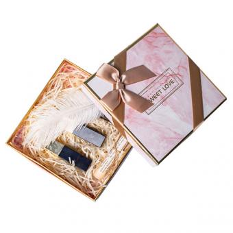 packaging gift boxes